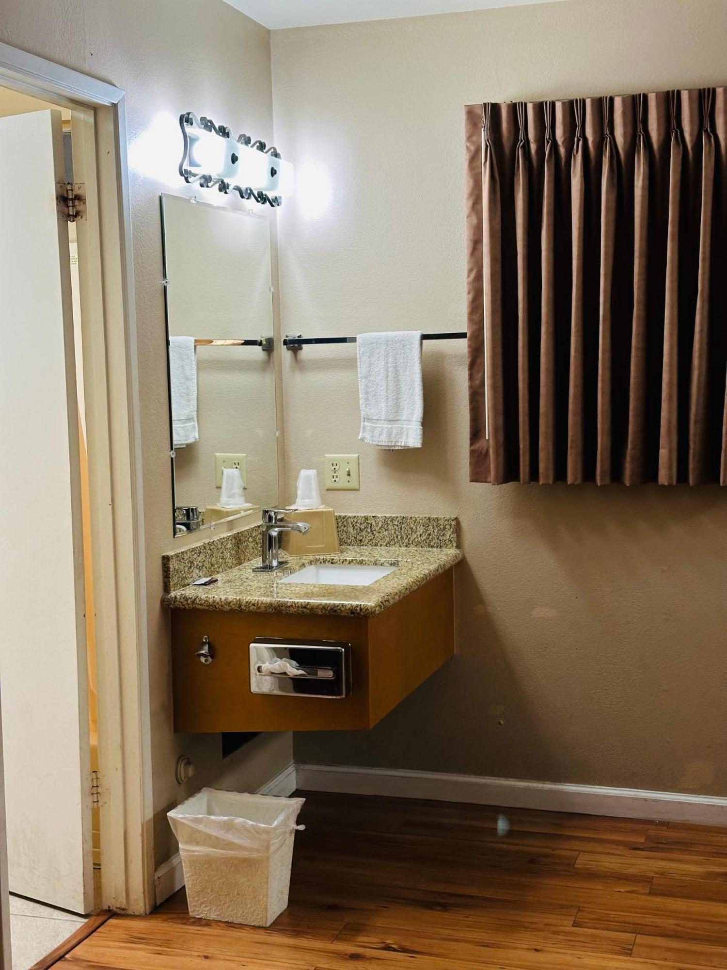 Franciscan Inn Motel ビスタ エクステリア 写真