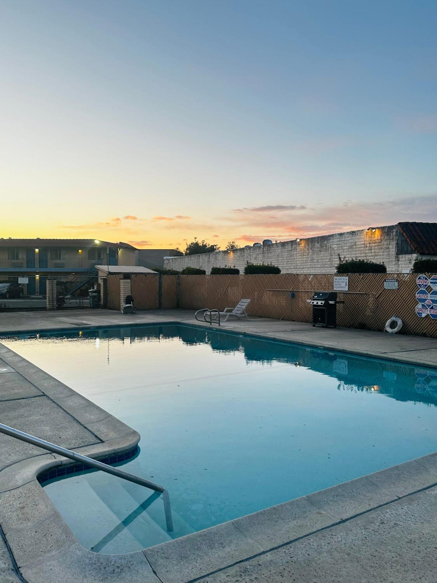Franciscan Inn Motel ビスタ エクステリア 写真