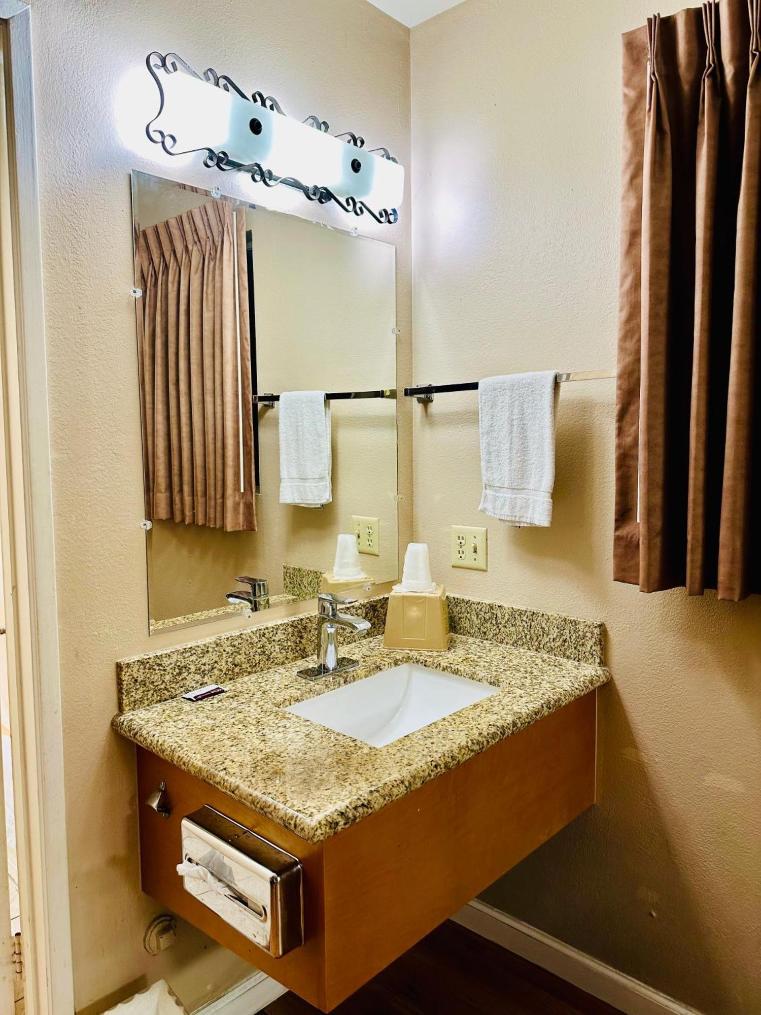 Franciscan Inn Motel ビスタ エクステリア 写真
