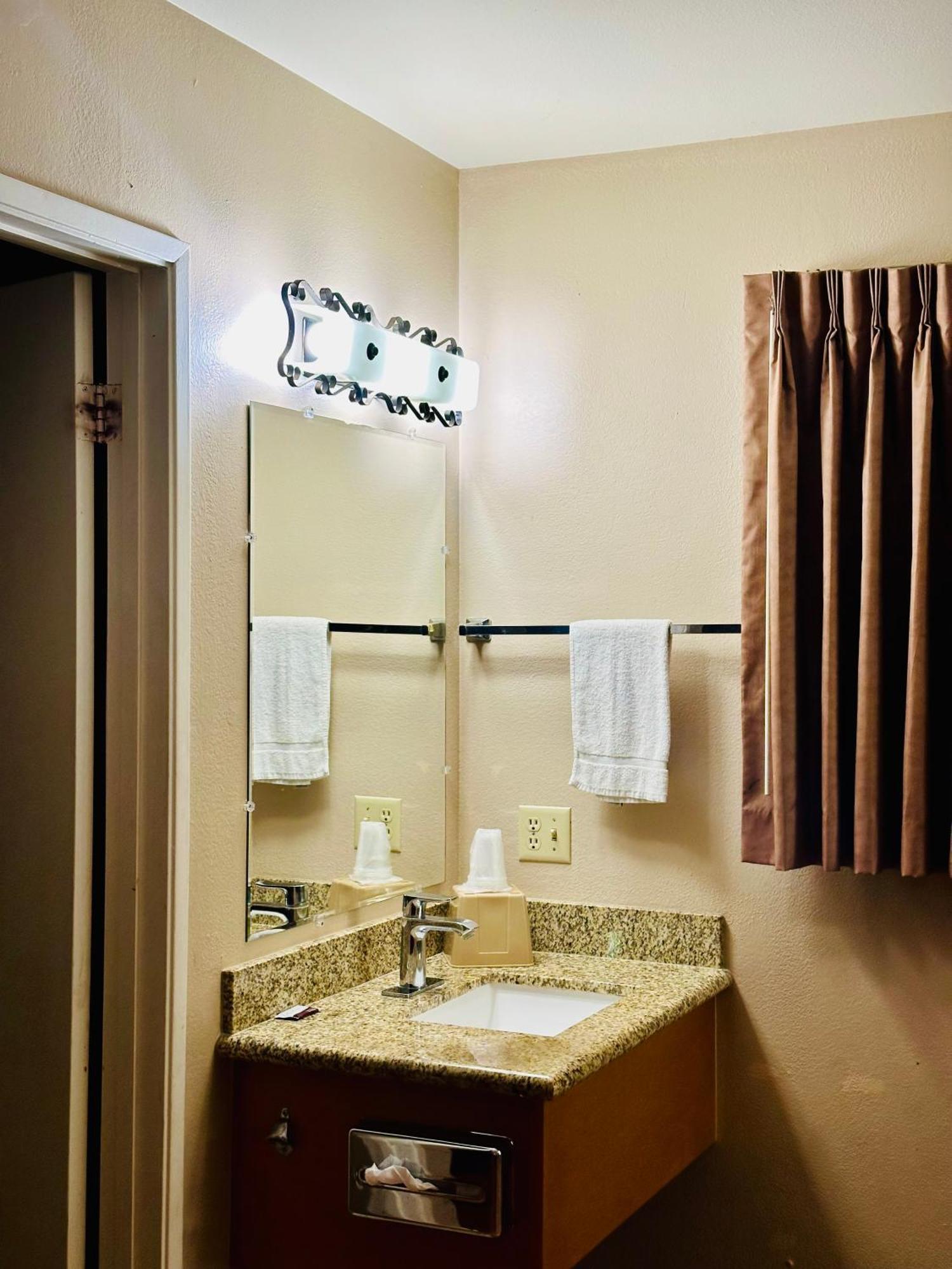 Franciscan Inn Motel ビスタ エクステリア 写真